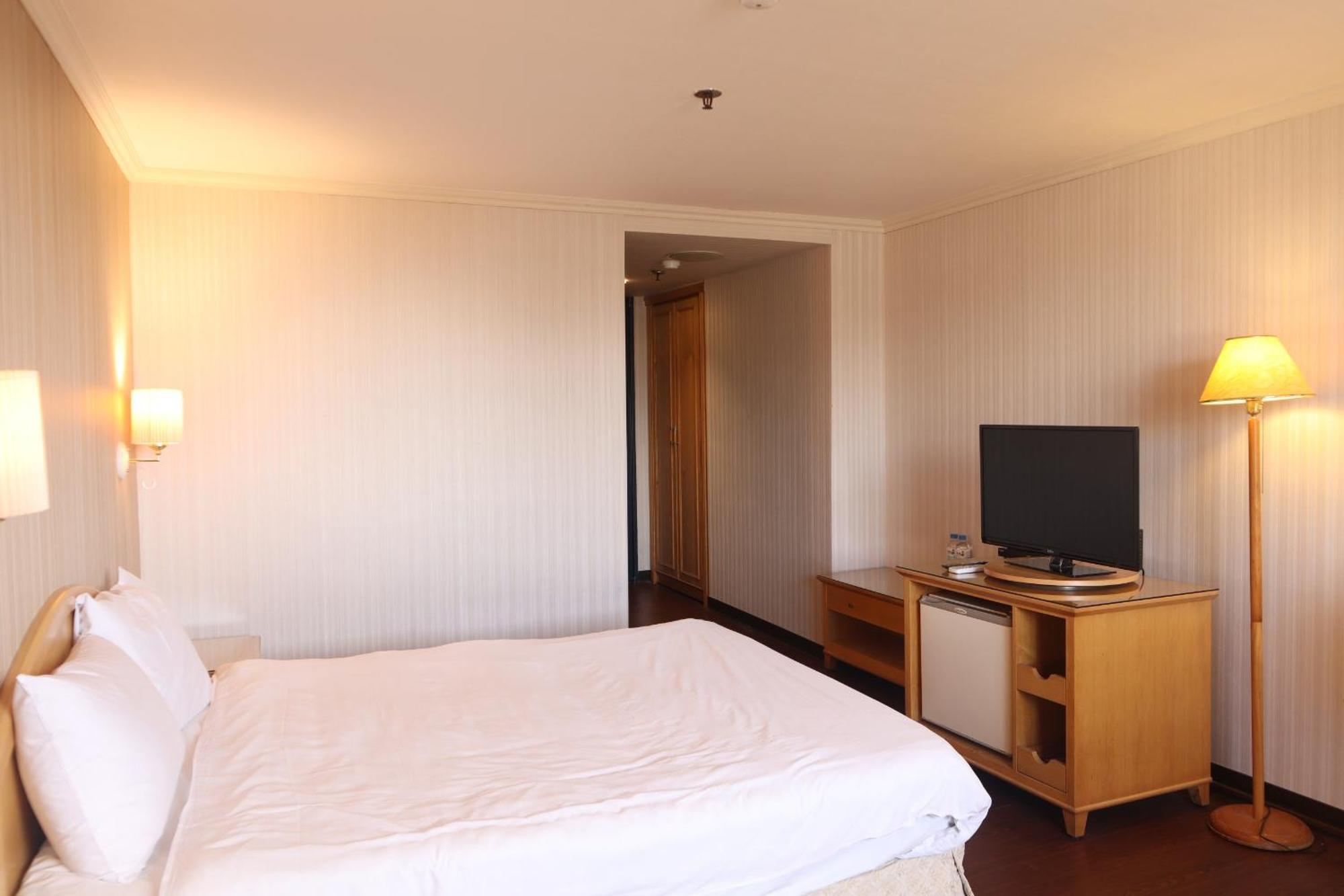 Hermes Hotel Hszincsu Kültér fotó