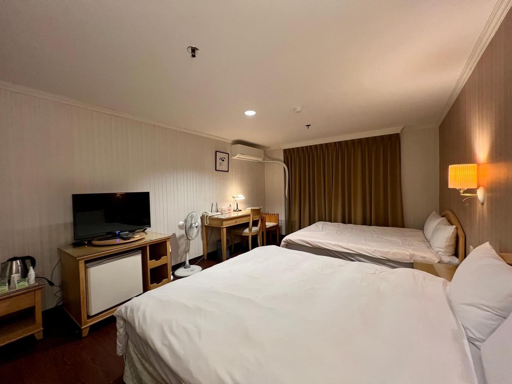 Hermes Hotel Hszincsu Kültér fotó